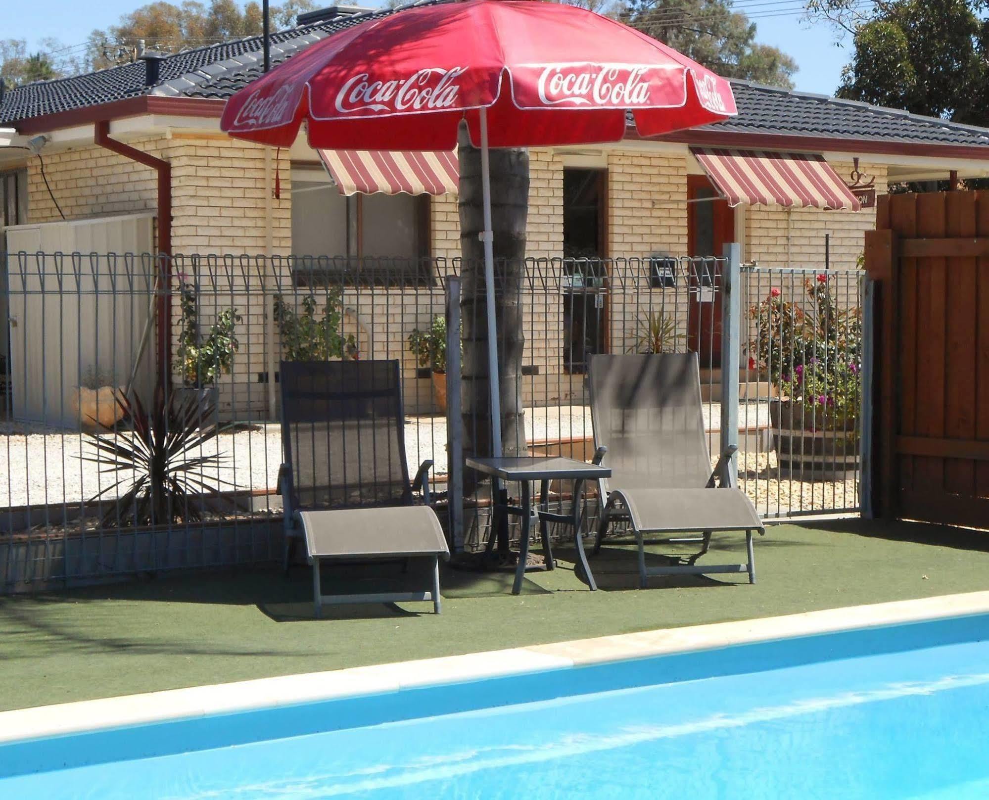 Motel Woongarra Rutherglen Bagian luar foto